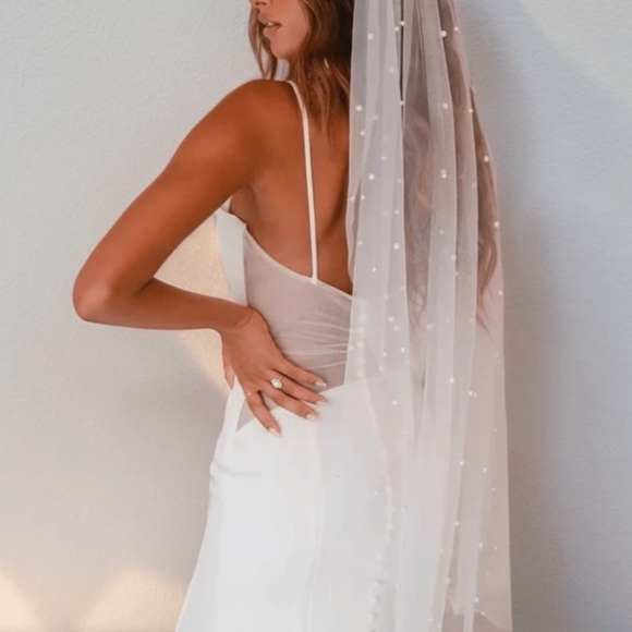 Elegant Faux Pearl-Embellished White Veil, Pearl Wedding Veil, Hip Length Veil main image 10